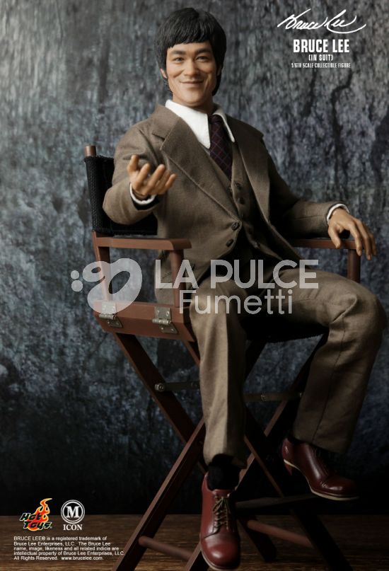 BRUCE LEE IN SUIT - 1/6TH SCALE COLLECTIBLE FIGURE